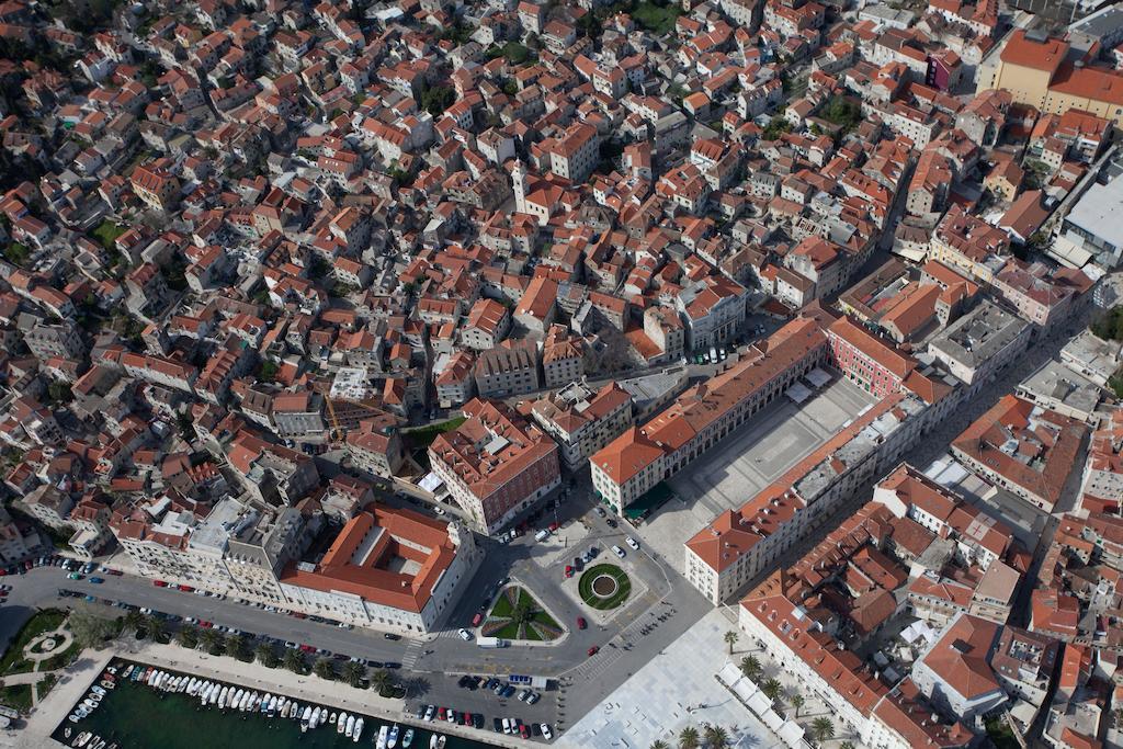 Central Old Town Rooms Split Exterior photo